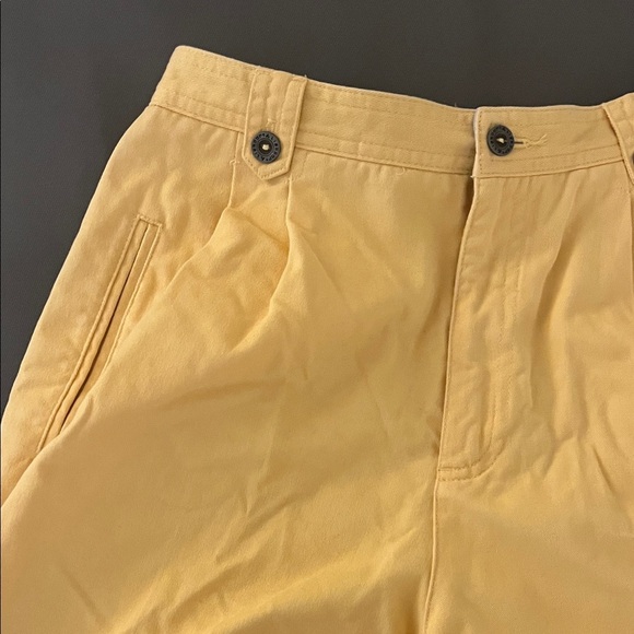 Liz Claiborne Petite Yellow Pleated Casual Shorts Size 6 - Picture 2 of 6